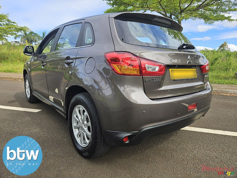 2015' Mitsubishi ASX photo #4