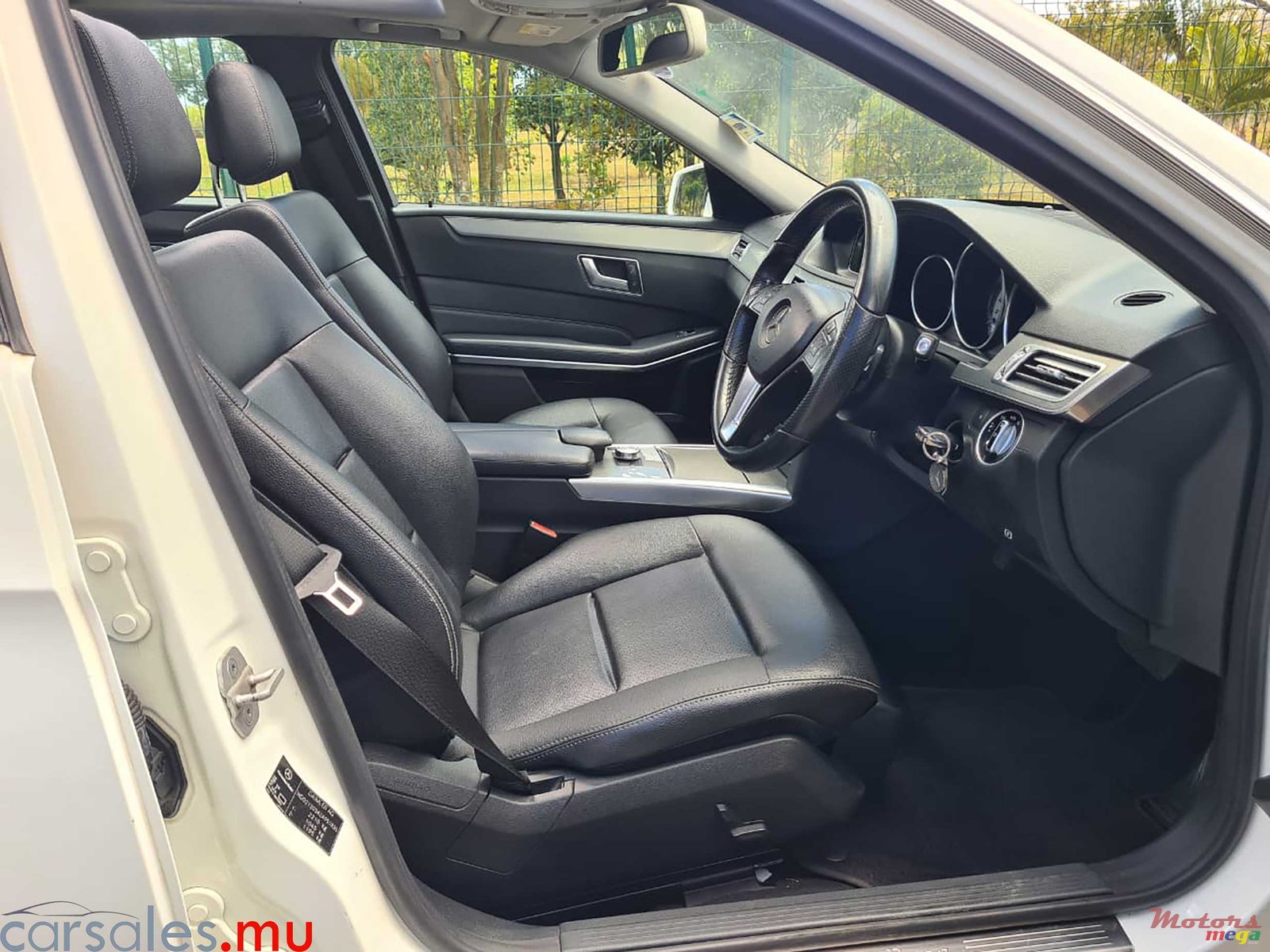 2014' Mercedes-Benz E 200 Avantgarde photo #5