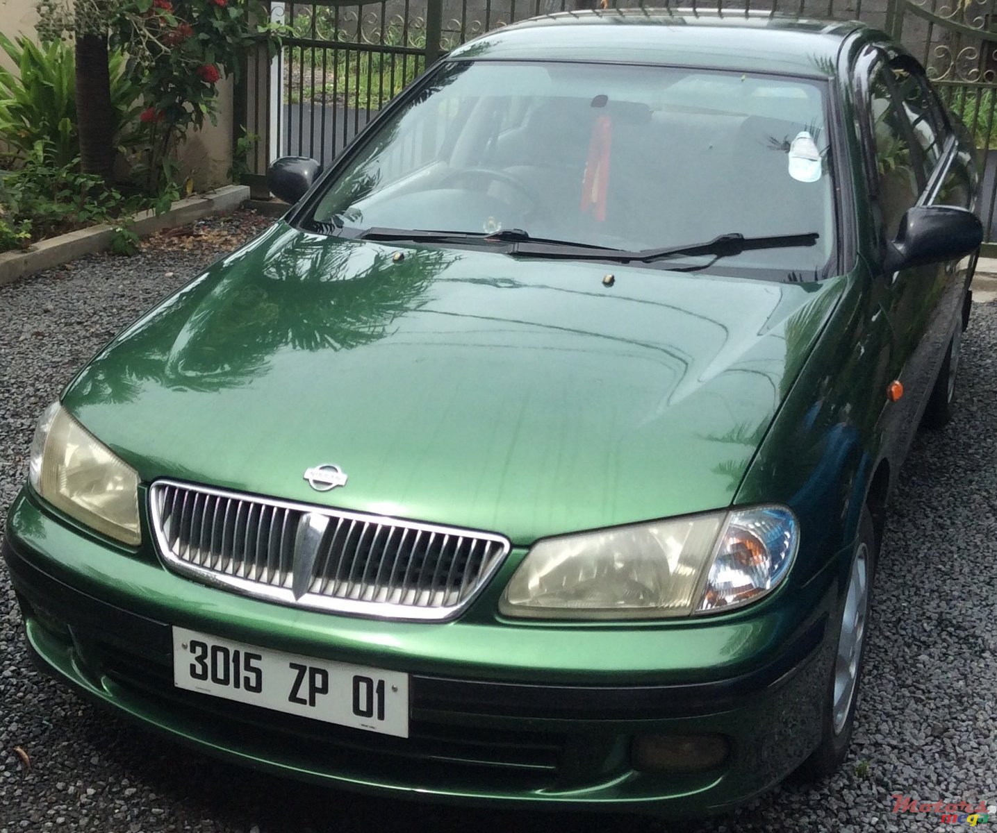 2001' Nissan Sunny photo #1