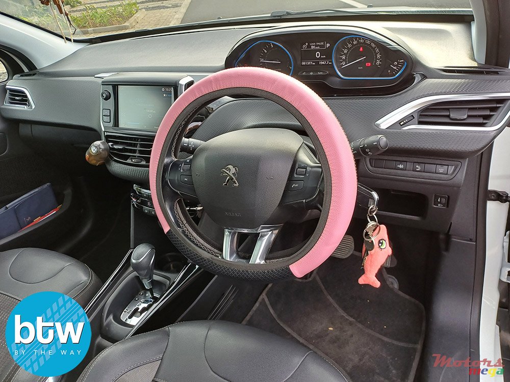 2020' Peugeot 2008 Allure photo #7