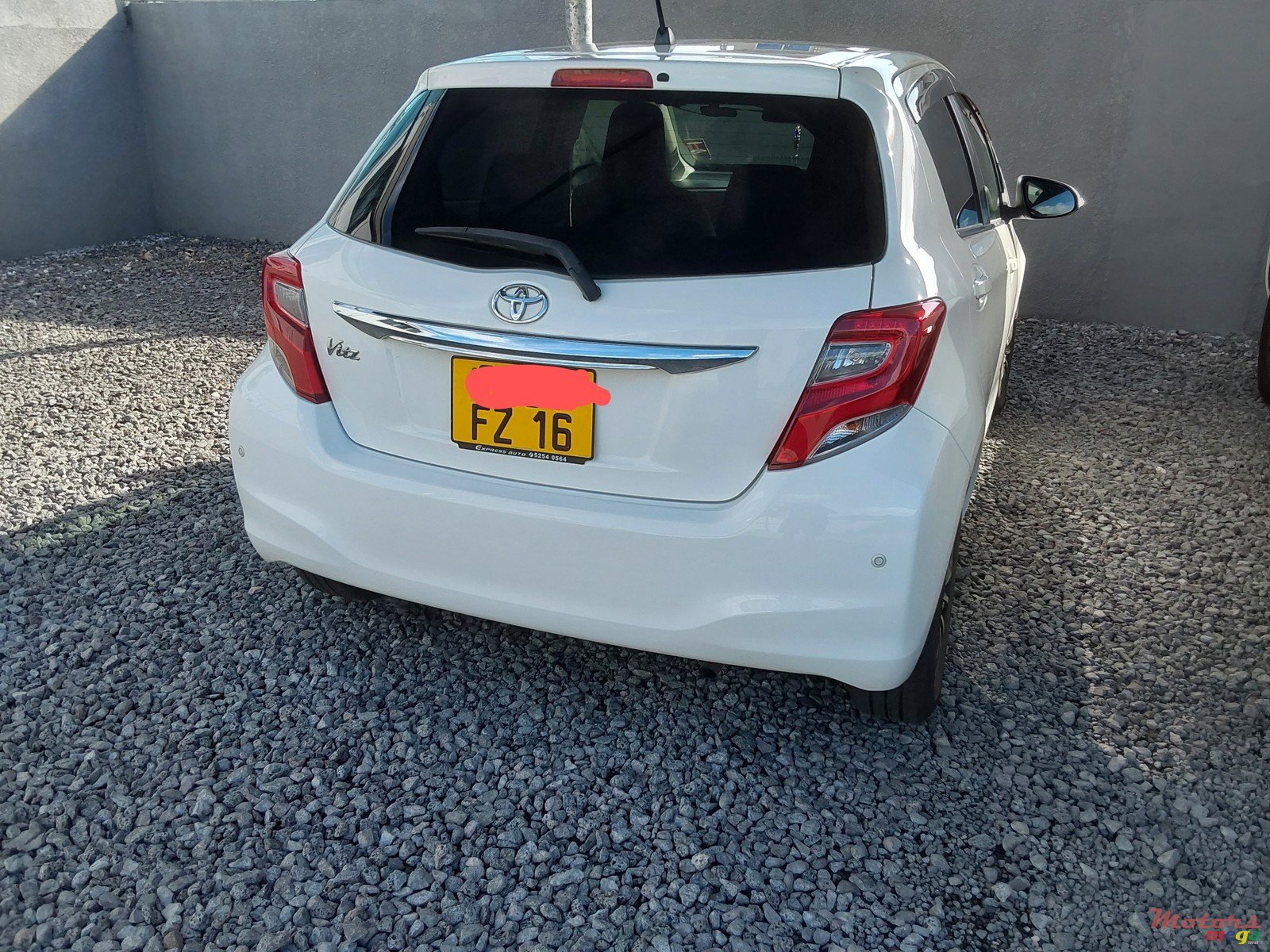 2016' Toyota Vitz photo #2