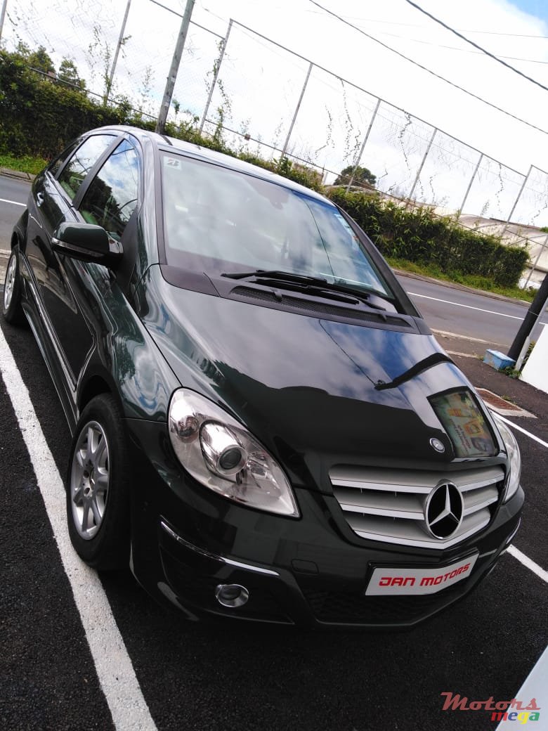 2011' Mercedes-Benz B 160 photo #1