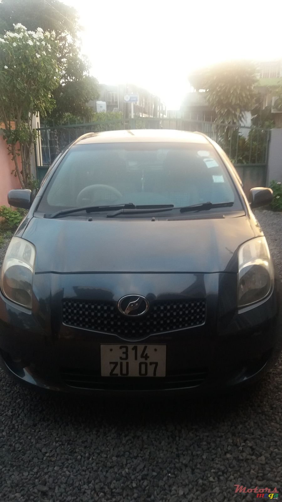 2007' Toyota Vitz photo #1