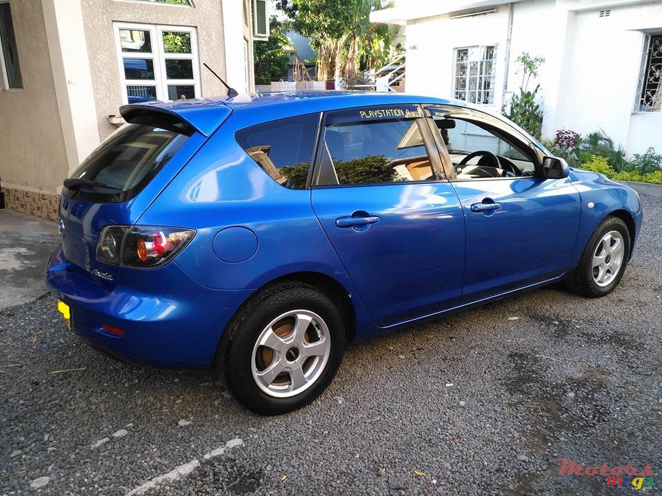 2005' Mazda Axela photo #3