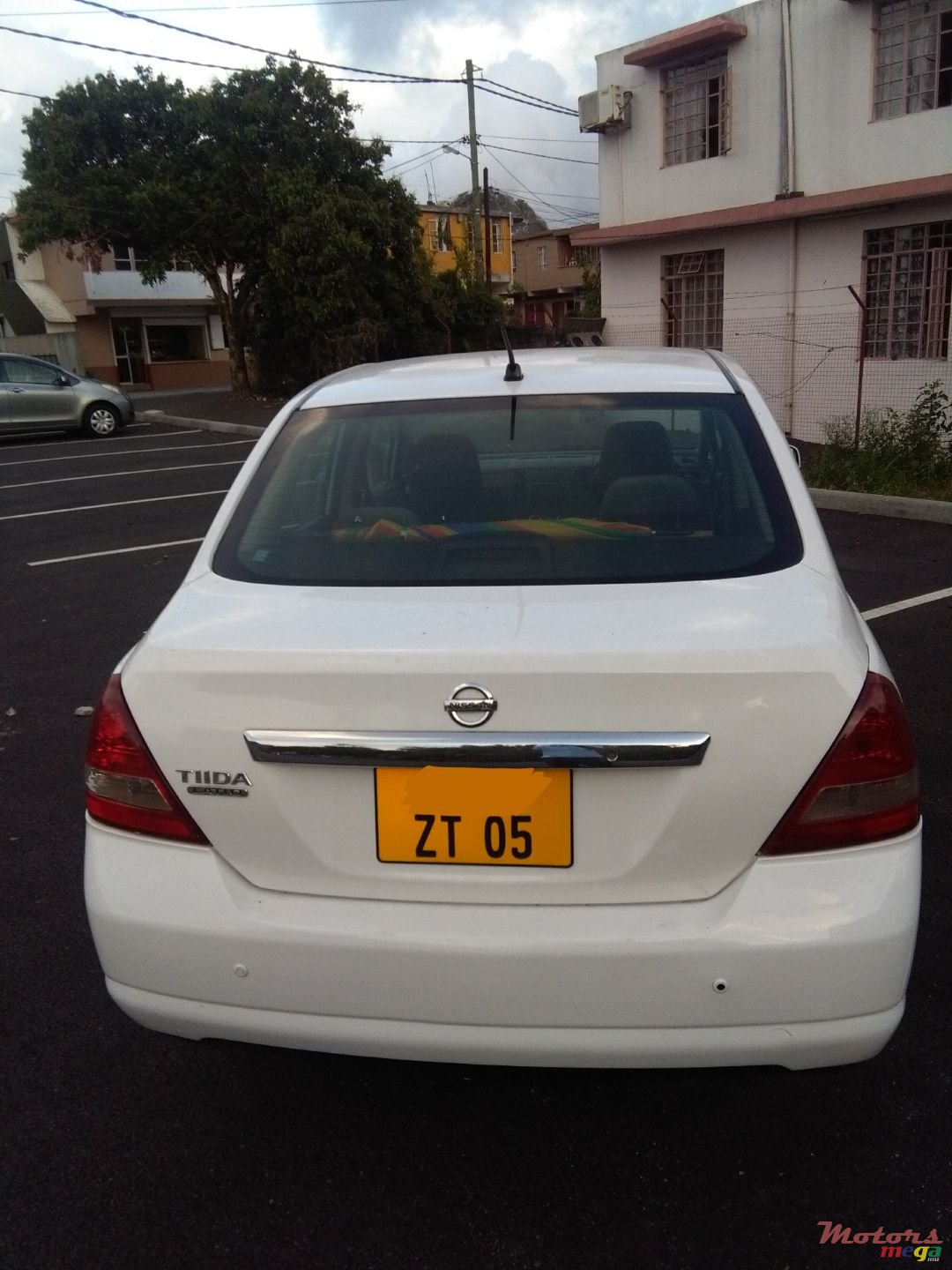 2005' Nissan Tiida photo #2