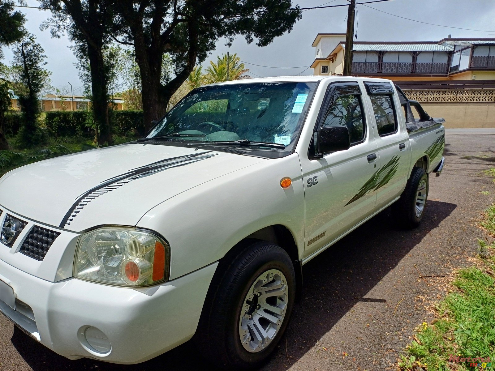 2012' Nissan Hardbody photo #7