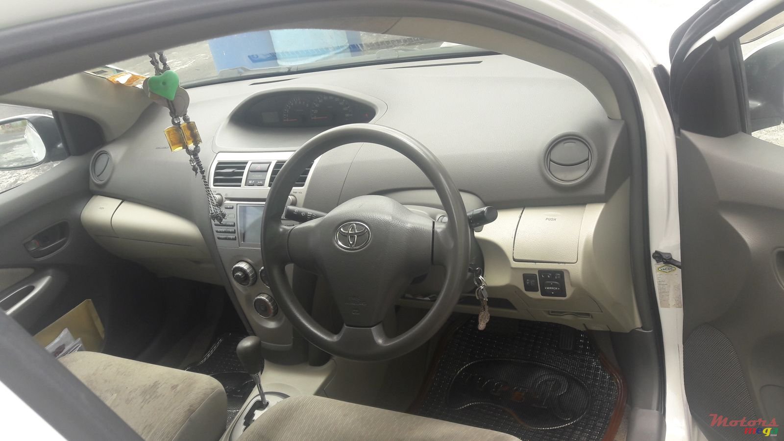 2009' Toyota Belta photo #2