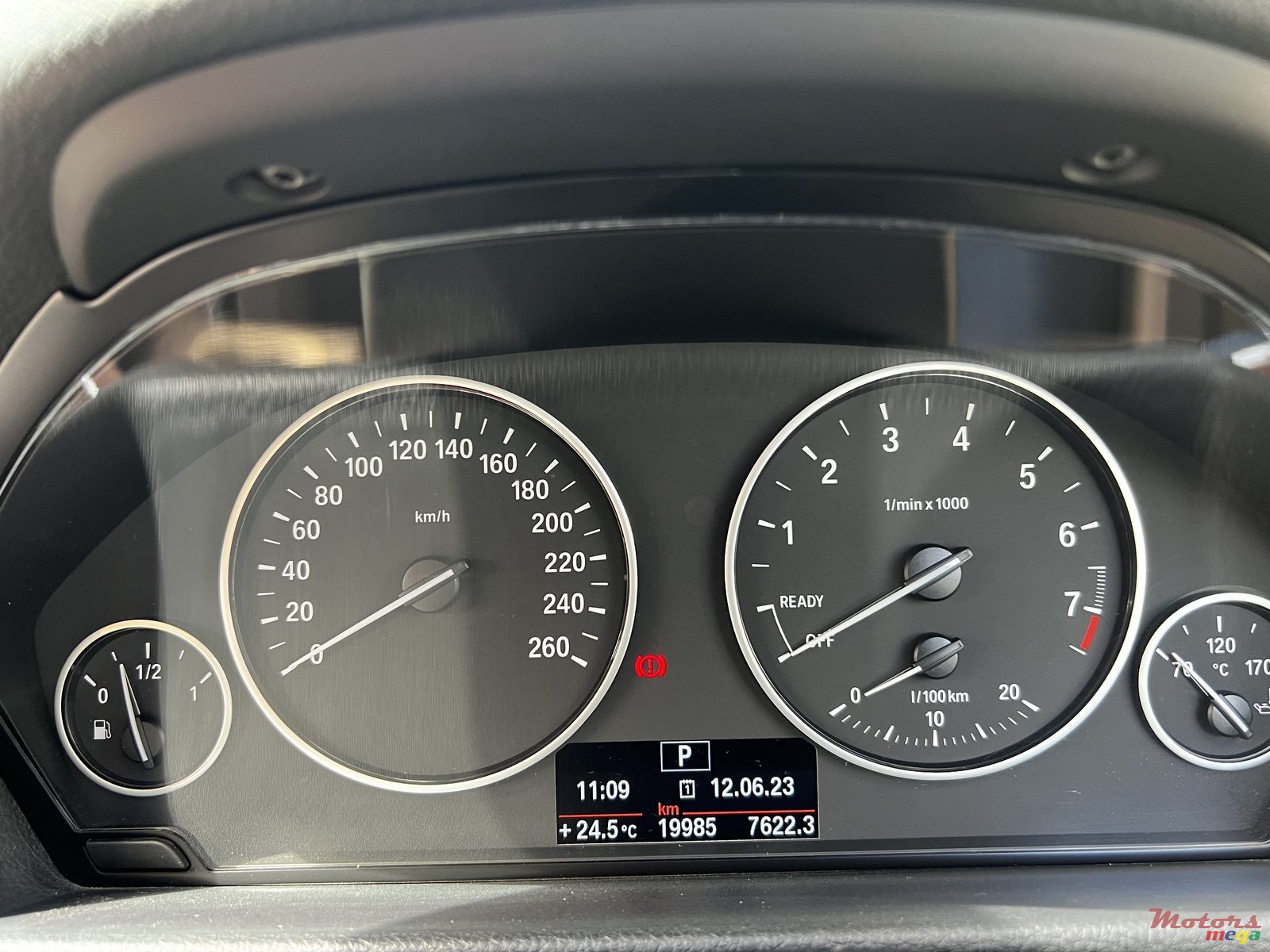 2012' BMW 3 Series Sedan 328 i photo #3