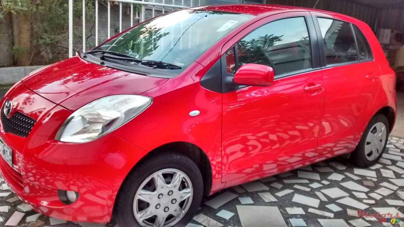 2007' Toyota Yaris photo #1