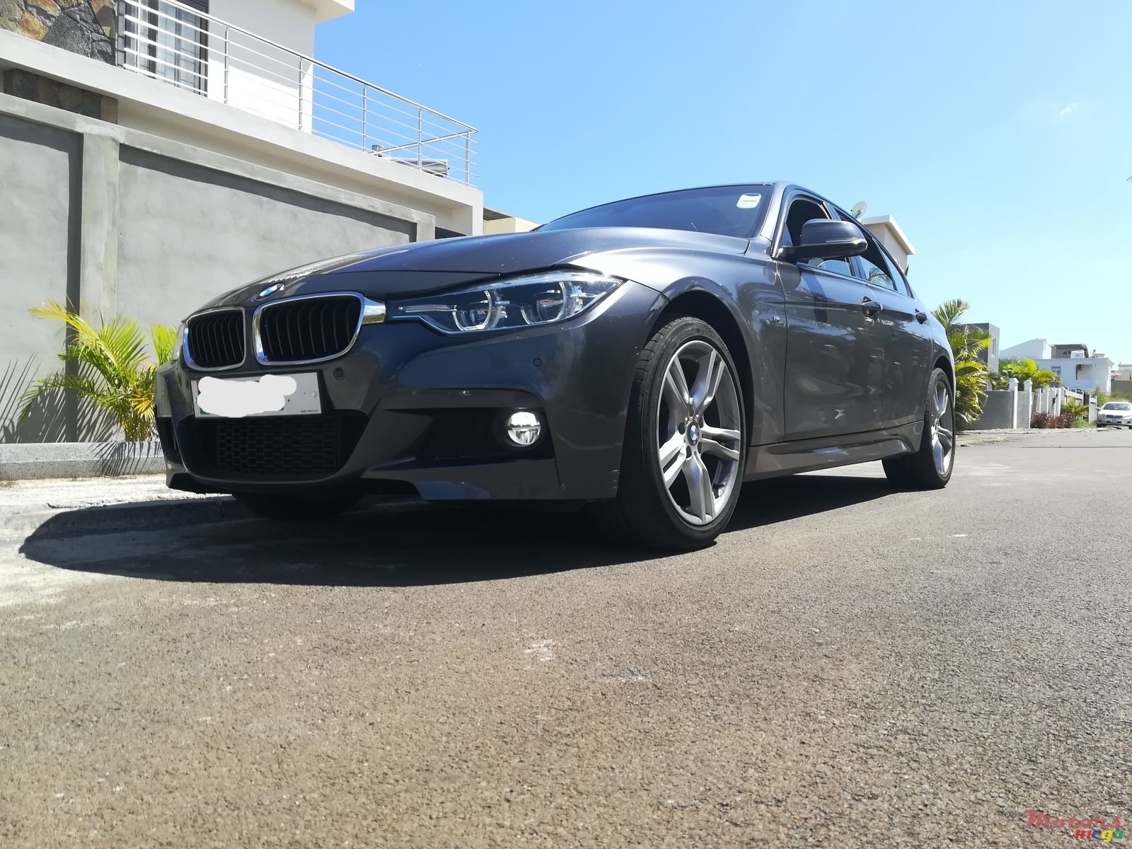 2017' BMW 318 photo #1