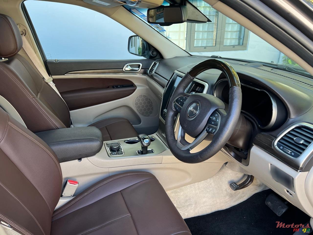 2015' Jeep Grand Cherokee photo #5
