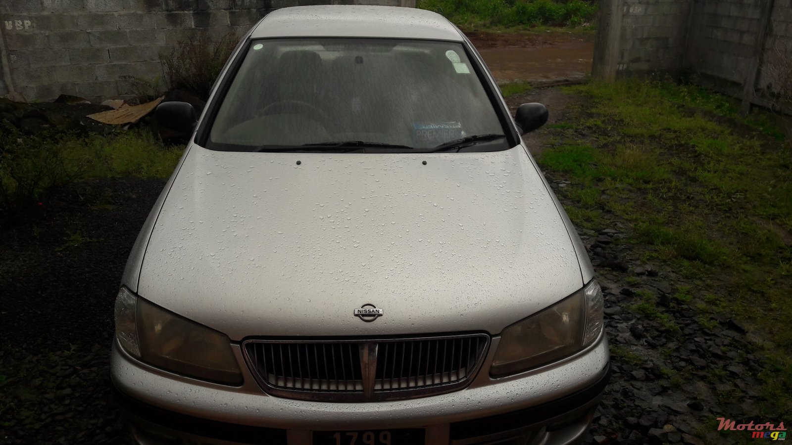 2001' Nissan photo #1