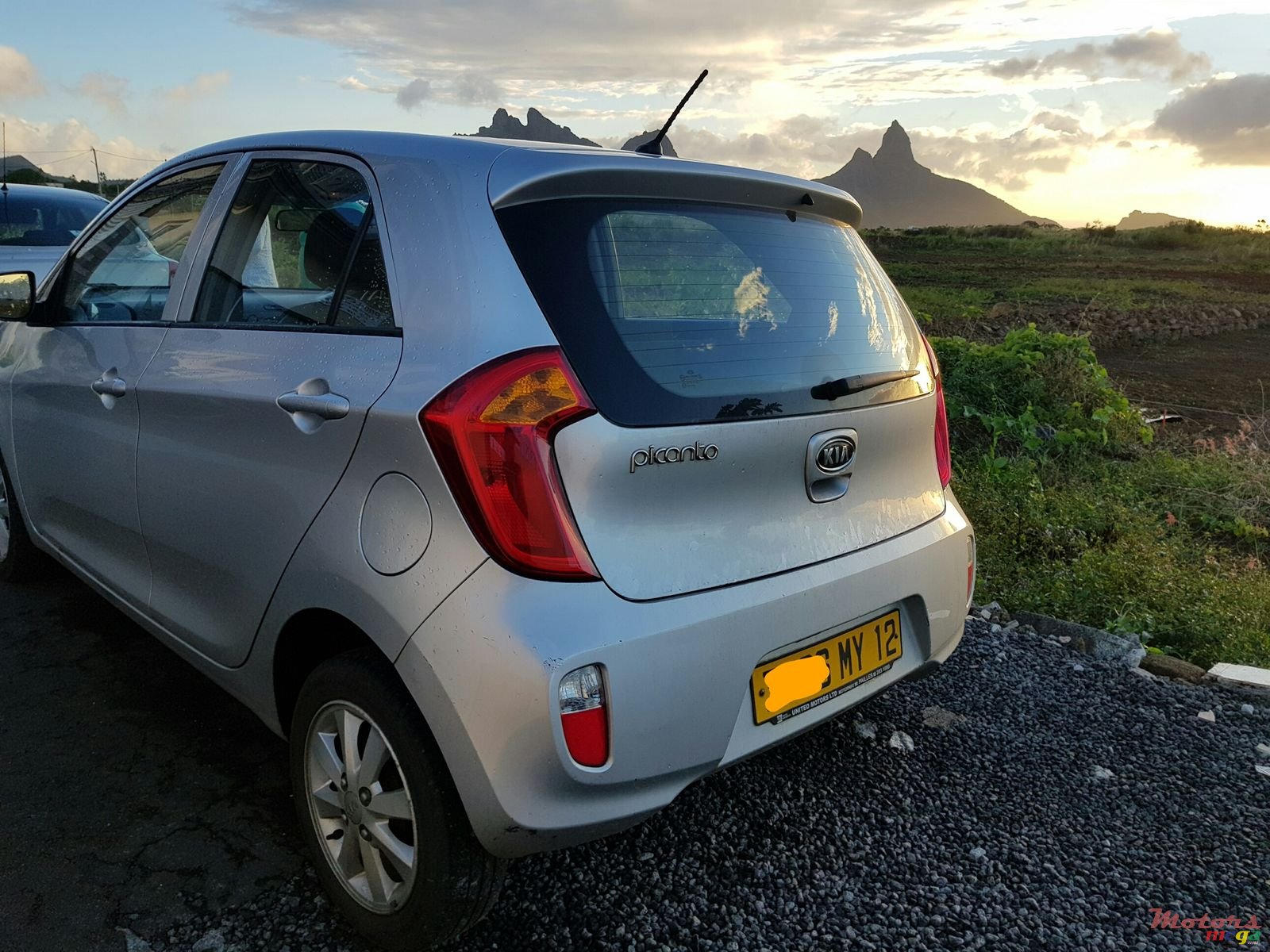 2012' Kia automatic picanto photo #3