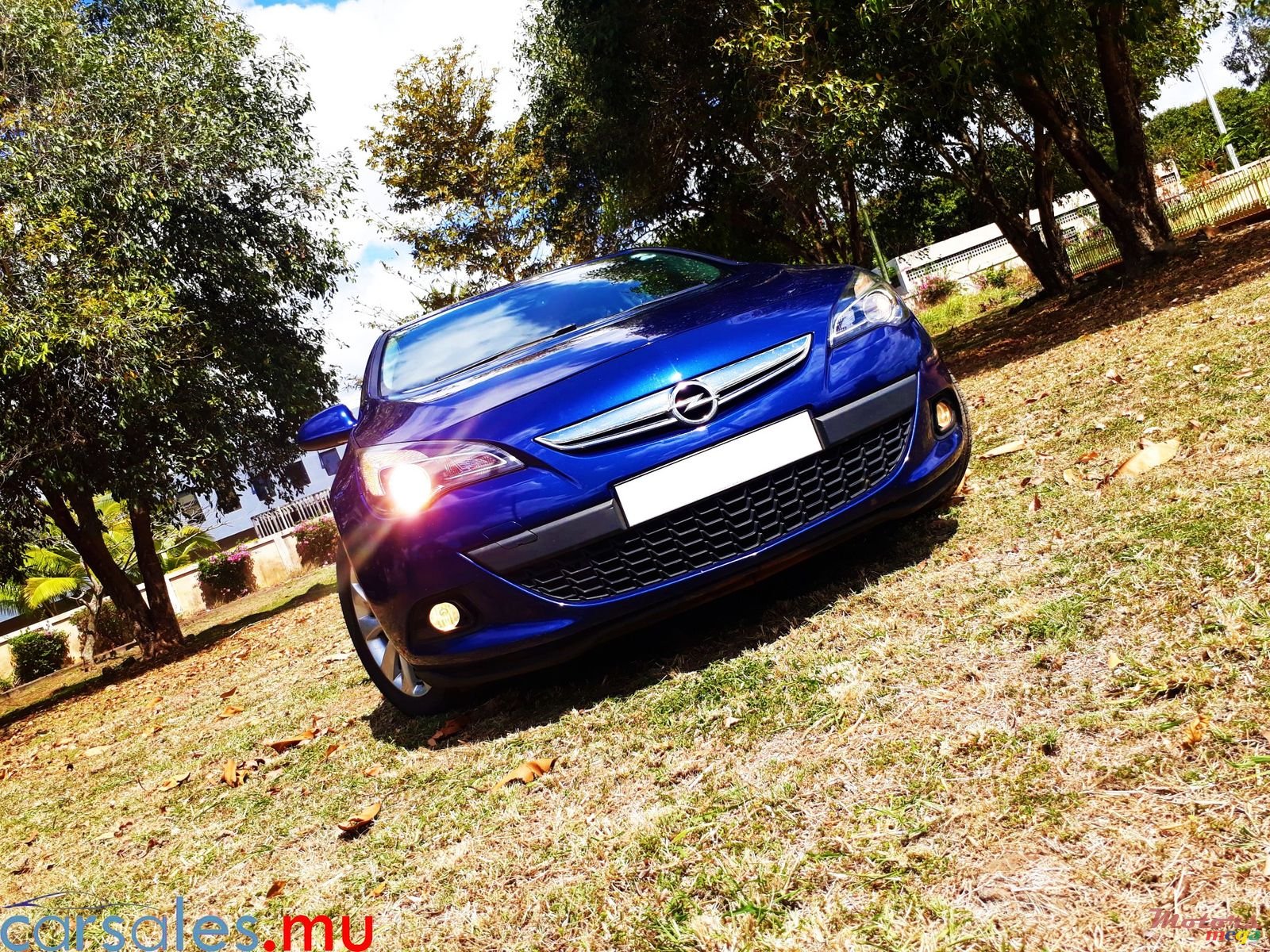 2014' Opel Astra GTC photo #1