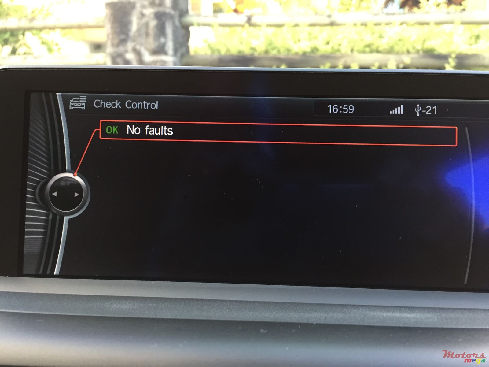 2012' BMW 1 Series 5 Door photo #4