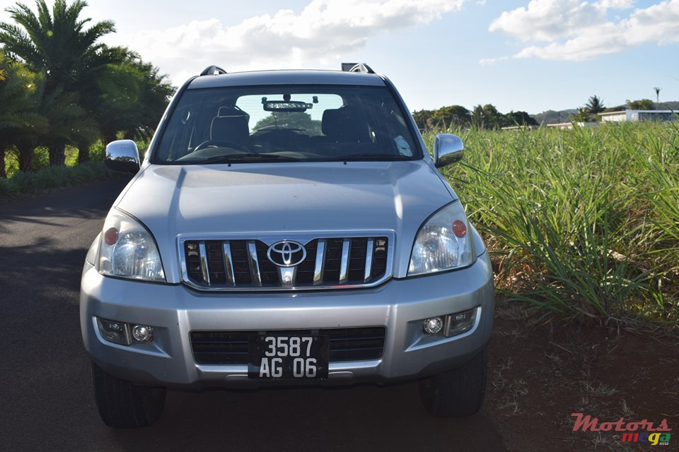 2006' Toyota Land Cruiser Prado photo #1