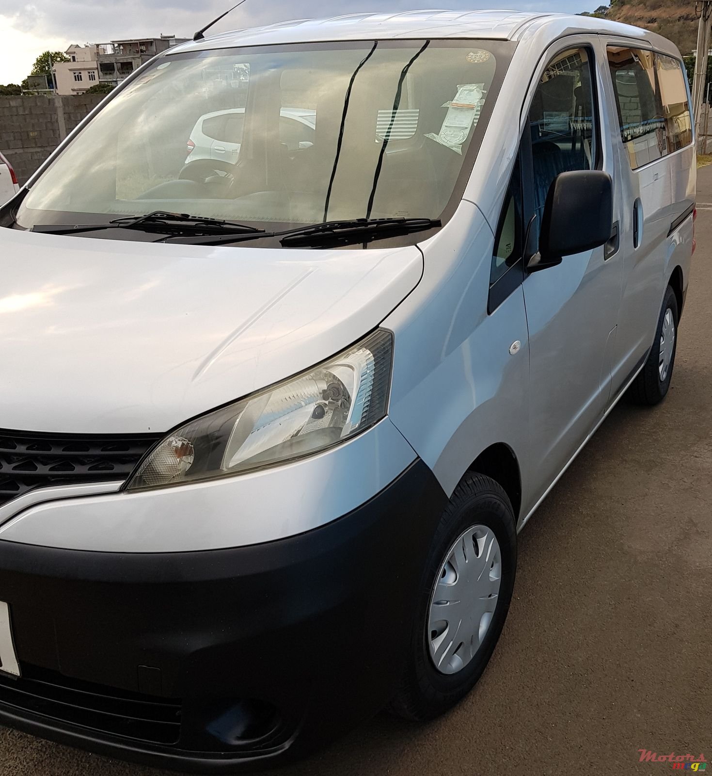 2009' Nissan Full Option   Goods Vehicle photo #3