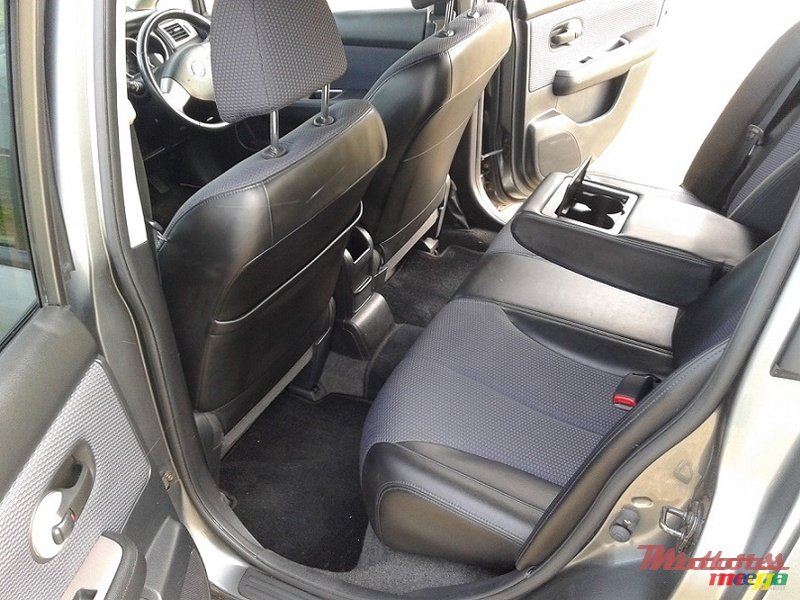 2005' Nissan Tiida photo #3