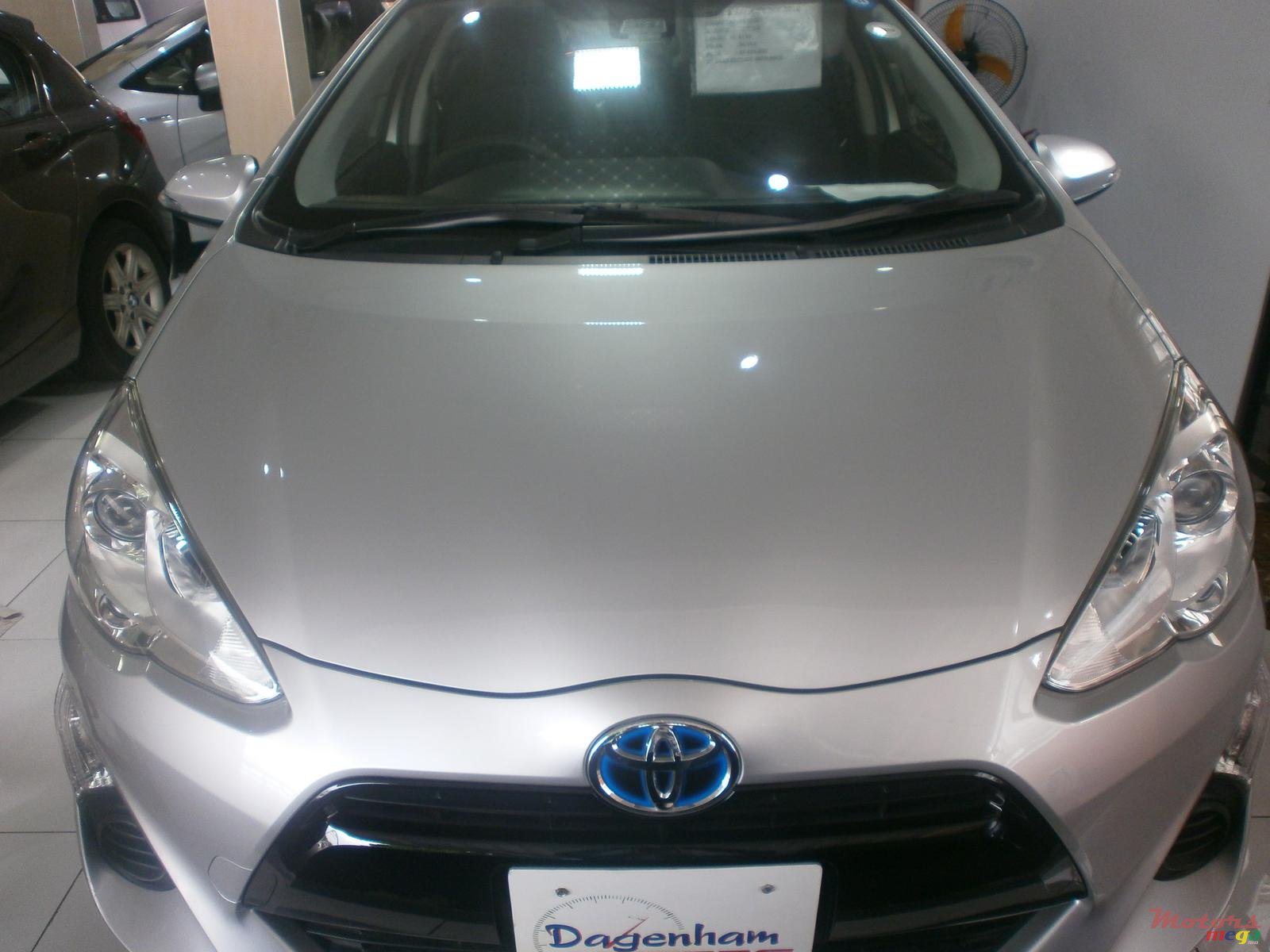 2016' Toyota Aqua photo #1