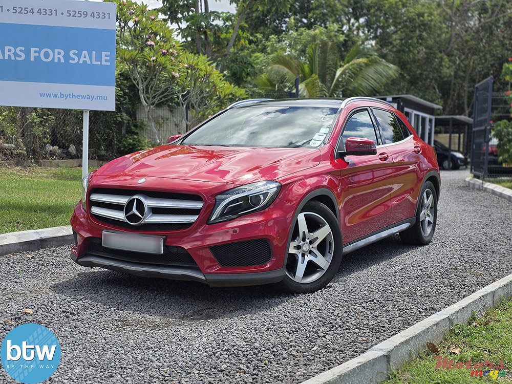 2014' Mercedes-Benz GLA 180 AMG photo #2