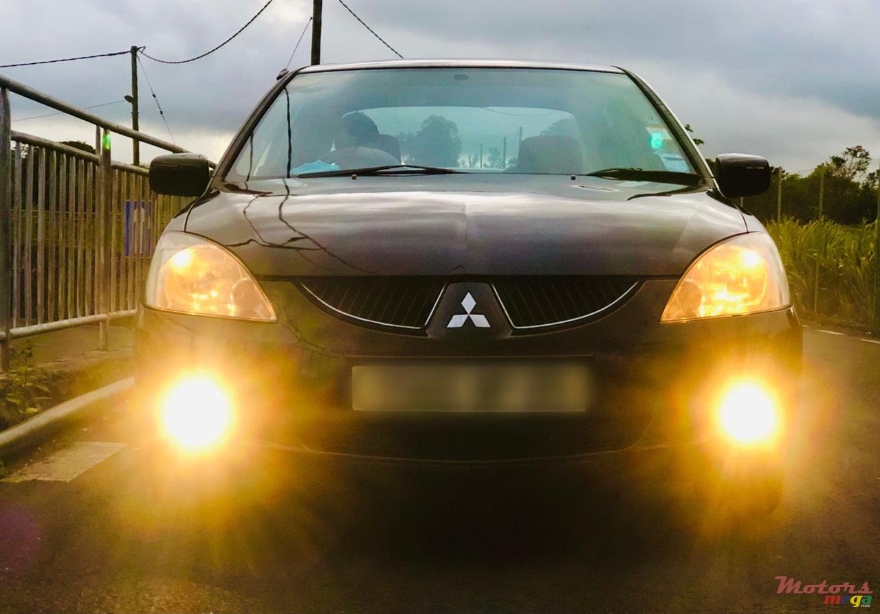 2005' Mitsubishi Lancer photo #3