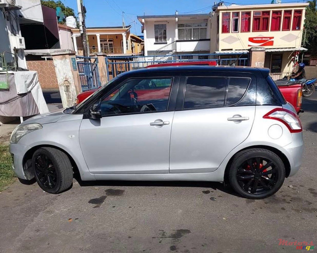 2014' Suzuki Swift photo #3