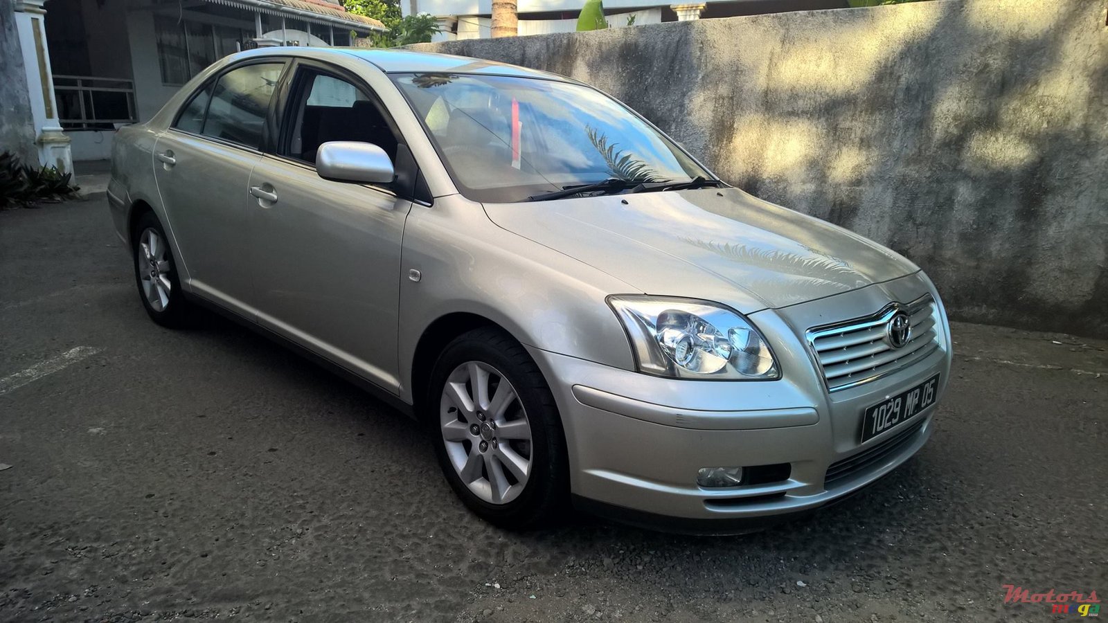 2005' Toyota Avensis photo #1