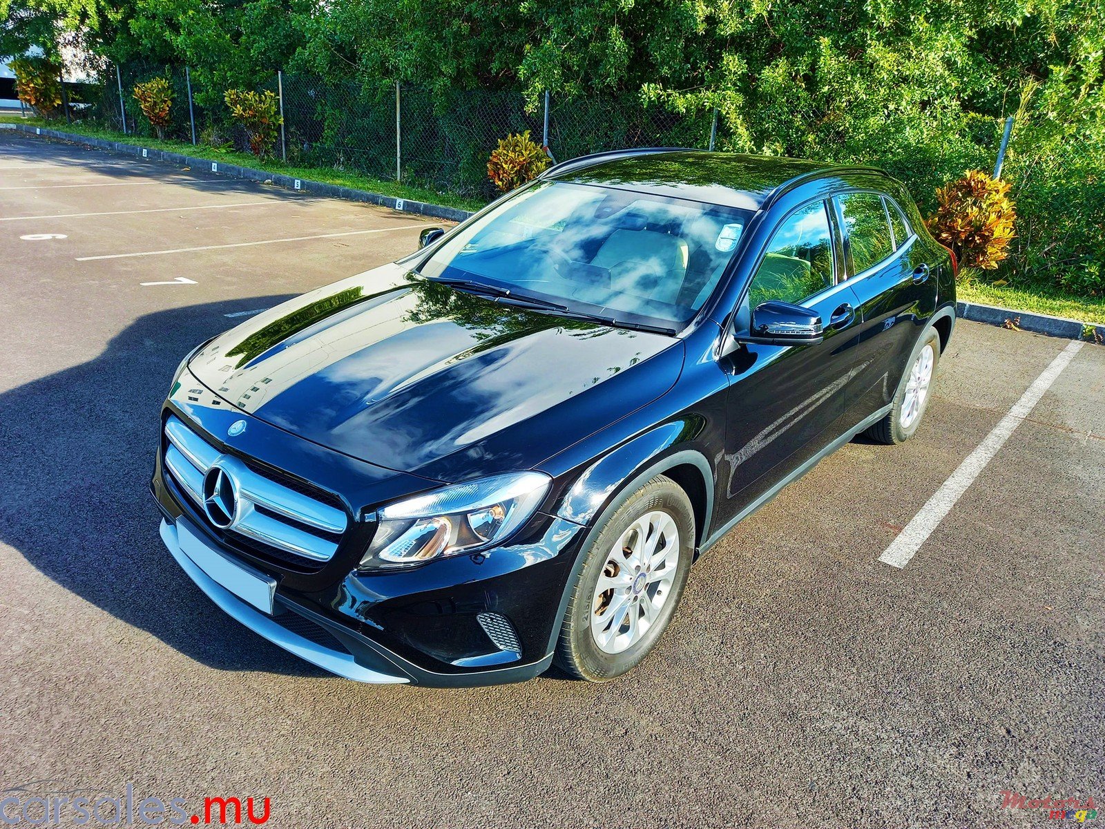 2016' Mercedes-Benz GLA-Class 200 Style photo #2