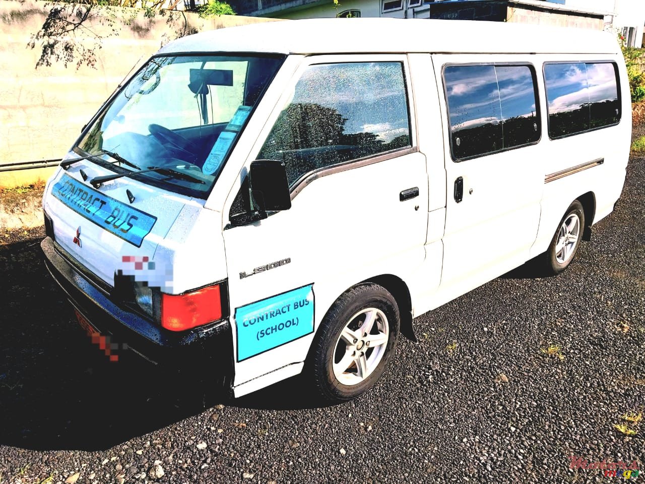 2010' Mitsubishi L300 photo #2