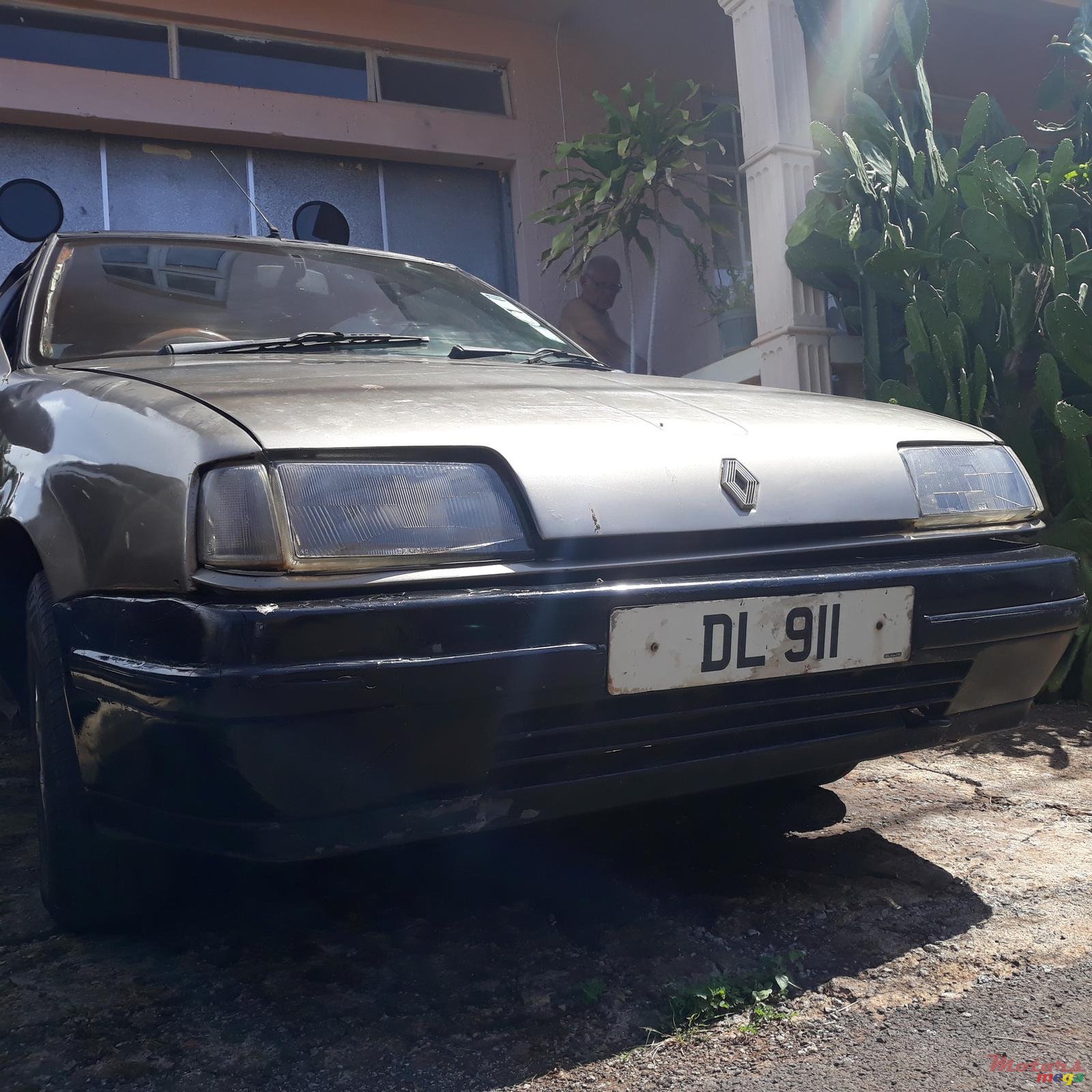 1989' Renault 19 photo #1