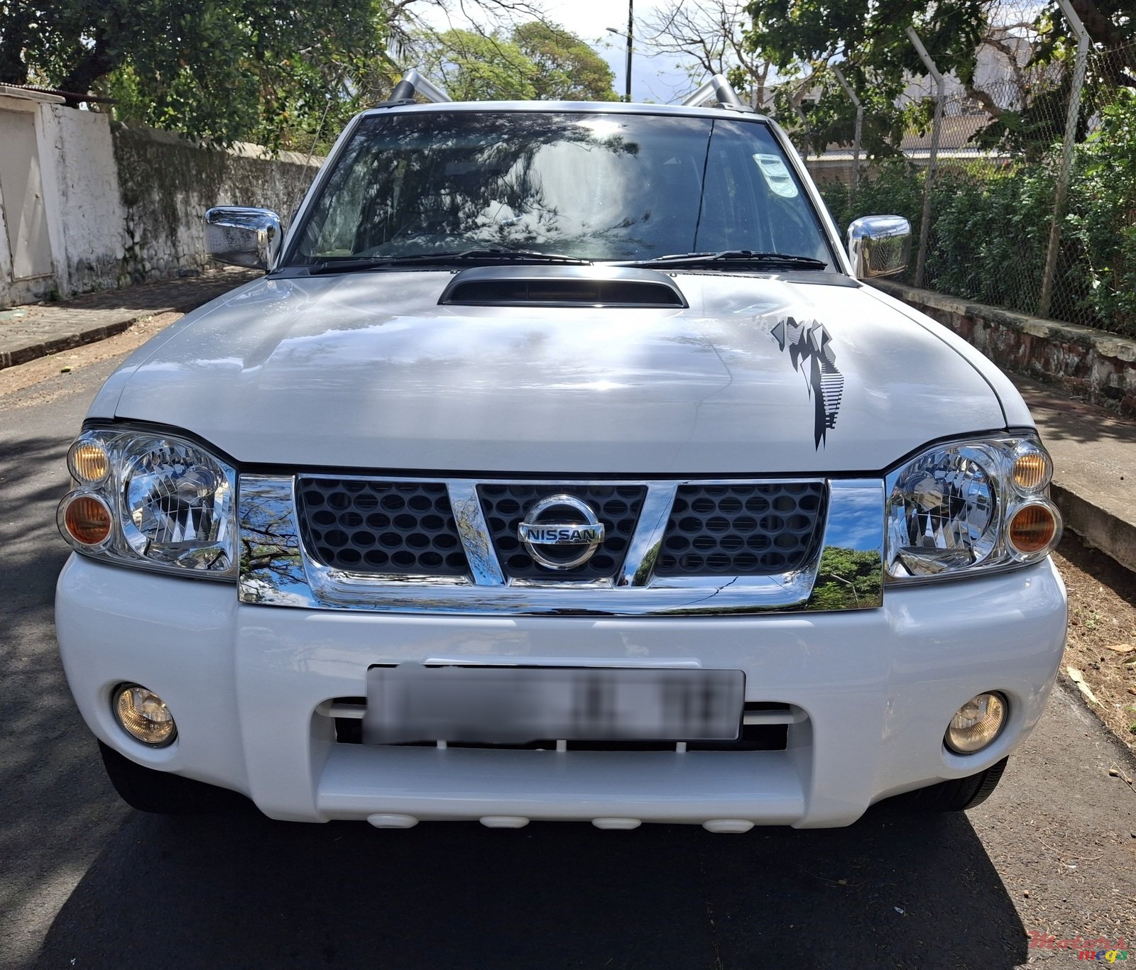 2018' Nissan Hardbody photo #2