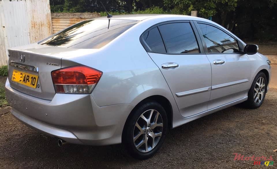 2010' Honda City photo #3