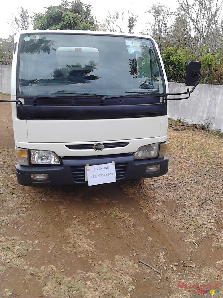 2002' Nissan photo #1