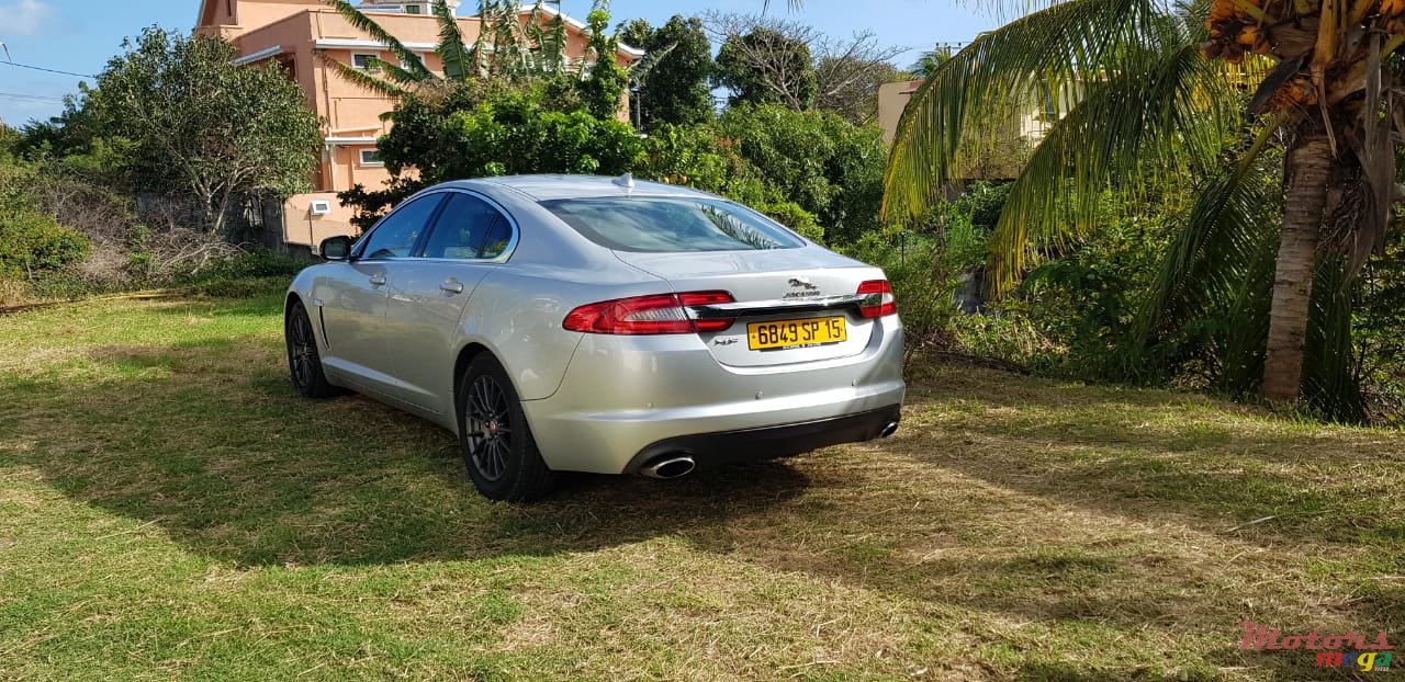 2015' Jaguar XF OEM Luxury photo #2