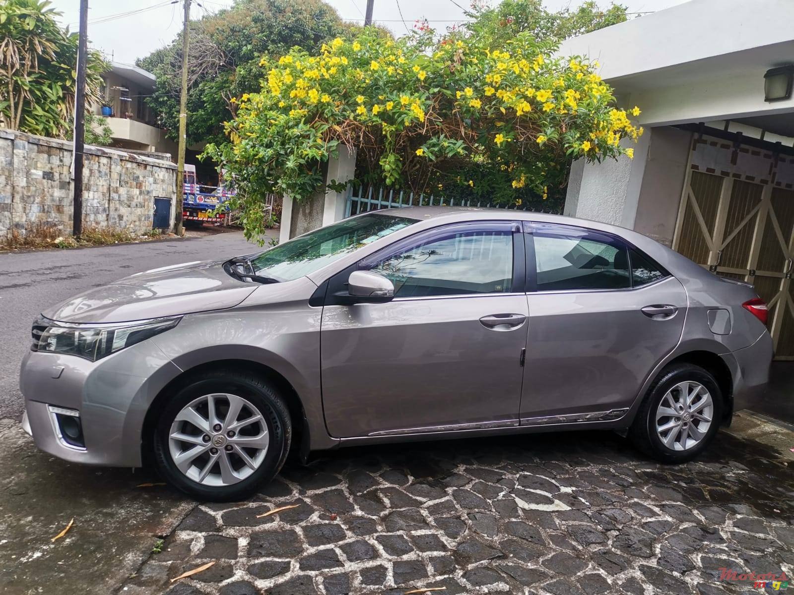 2015' Toyota Corolla photo #2