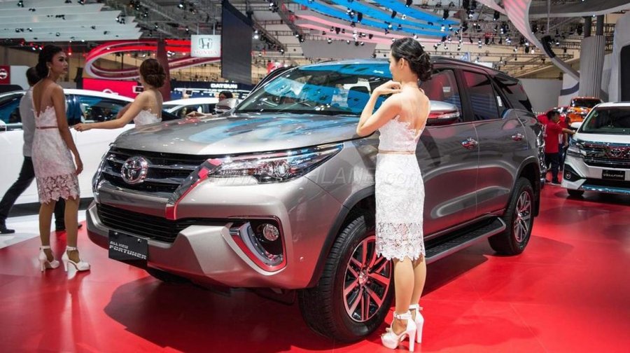 2016 Toyota Fortuner showcased at GIIAS