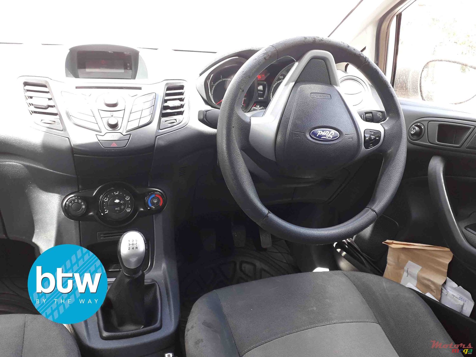 2012' Ford Fiesta photo #3