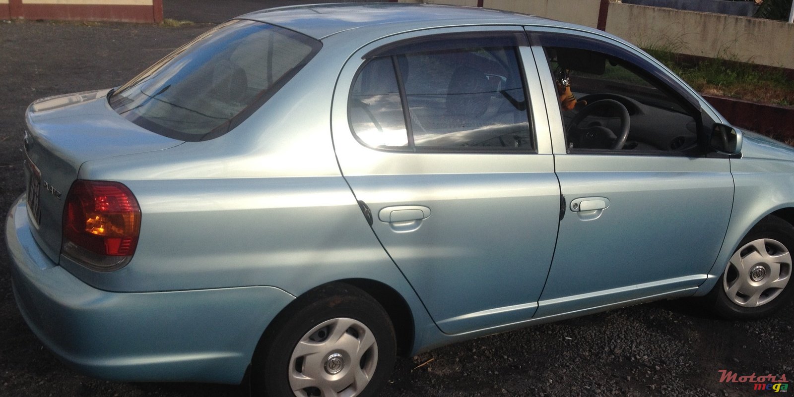 2002' Toyota Platz photo #3