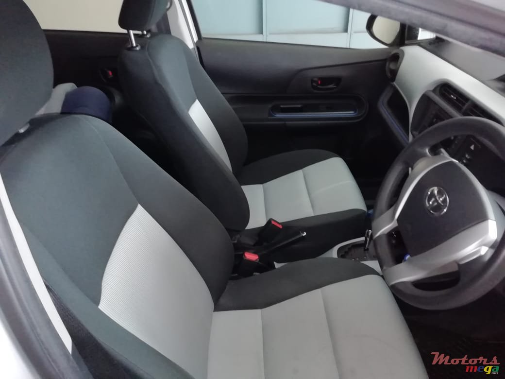 2013' Toyota Aqua photo #4