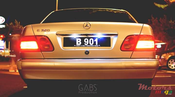 1996' Mercedes-Benz 320 photo #3