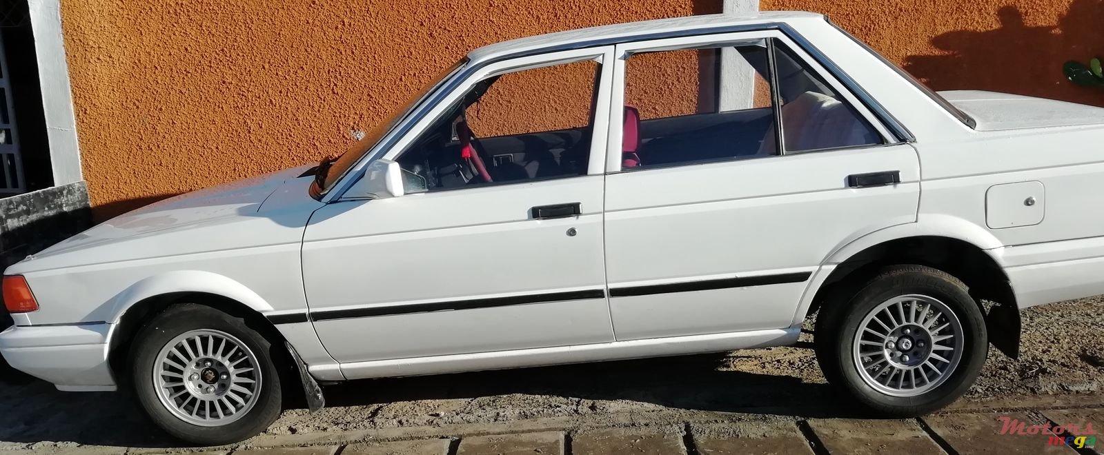 1989' Nissan Sunny photo #1