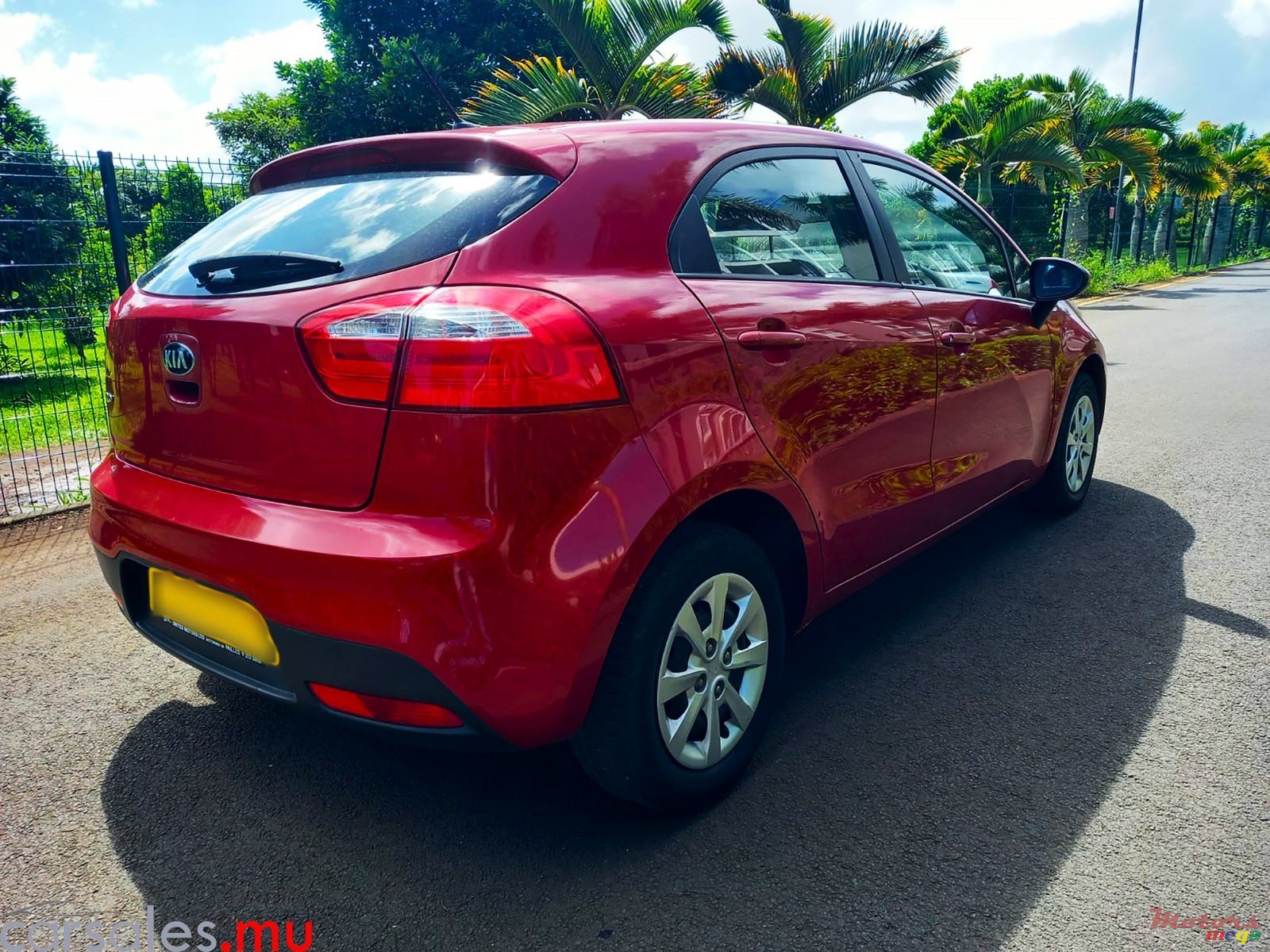 2015' Kia Rio 1.4 Hatchback photo #4