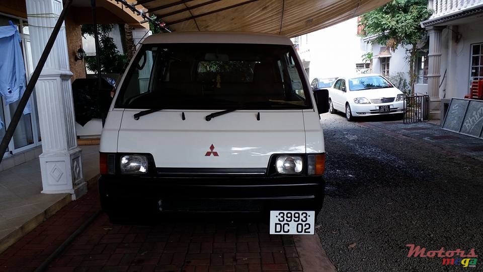 2002' Mitsubishi L300 photo #2