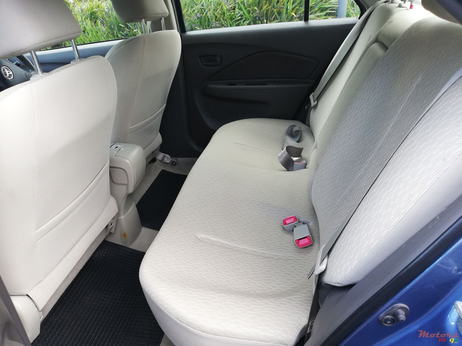 2013' Toyota Yaris photo #1