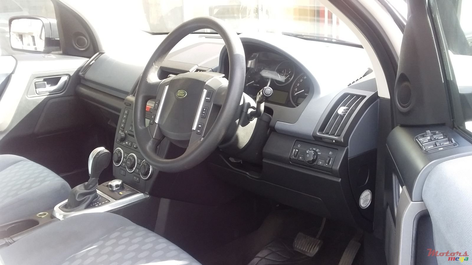 2009' Land Rover Freelander 2 photo #3