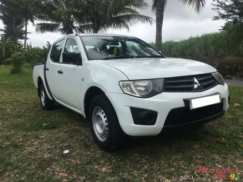 2010' Mitsubishi L200 Sportero photo #1