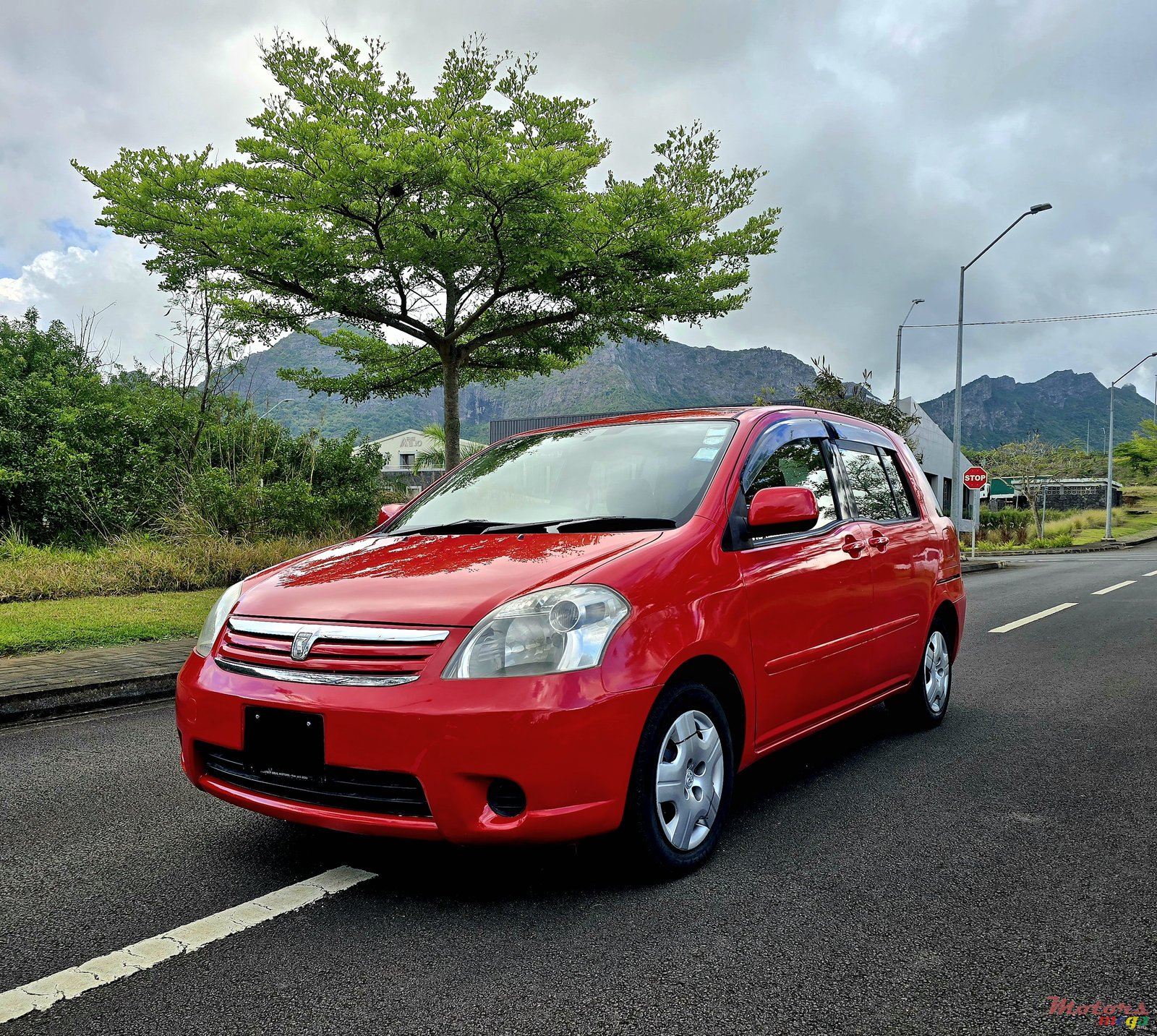 2003' Toyota Raum photo #3