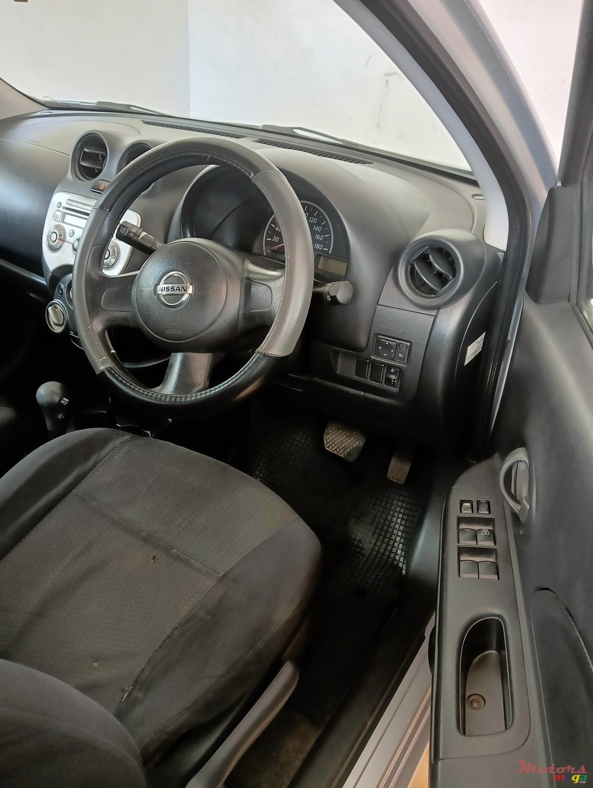 2011' Nissan March photo #7