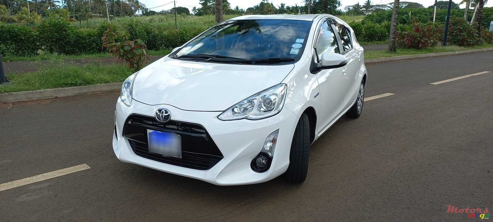 2016' Toyota Aqua photo #1