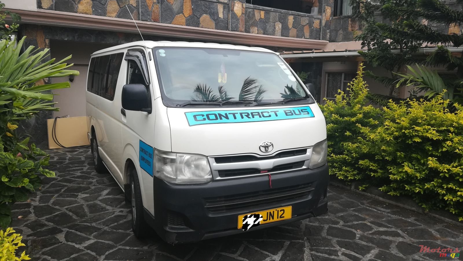 2012' Nissan photo #2